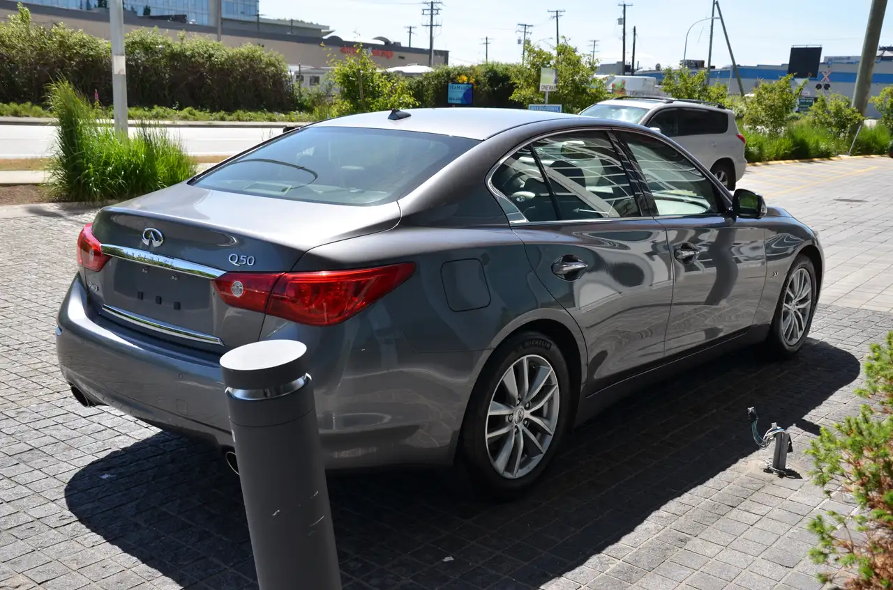 Infiniti Q50 снимка Infiniti Q50