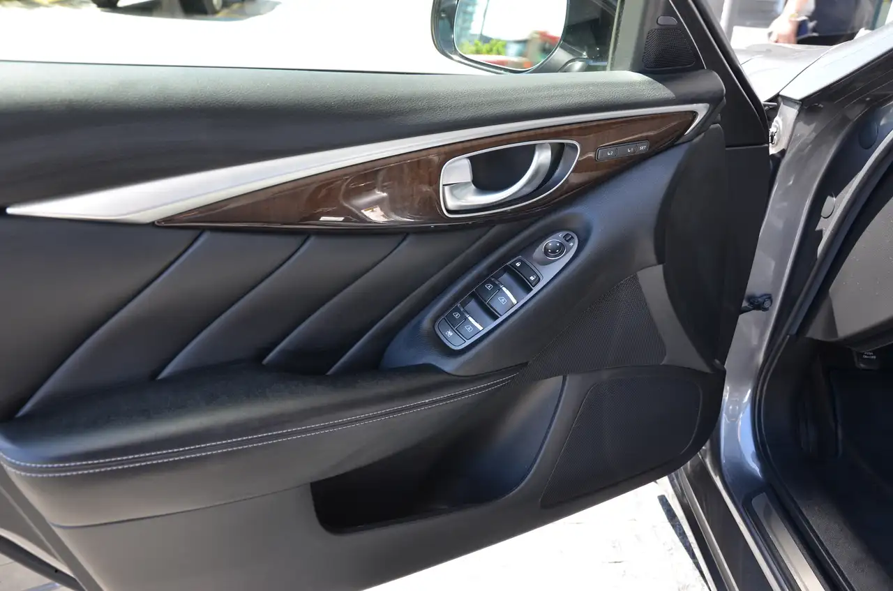 Infiniti Q50 снимка Infiniti Q50