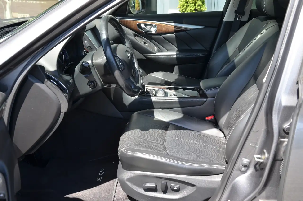 Infiniti Q50 снимка Infiniti Q50
