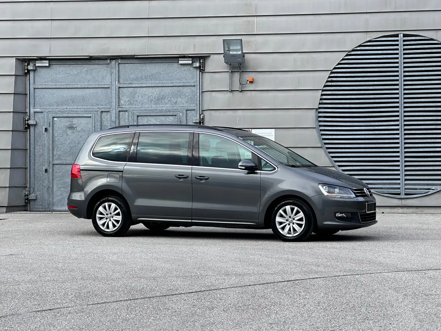 Volkswagen Sharan Comfortline BMT 2,0 TDI DPF 4Motion / Diesel Gris - 1