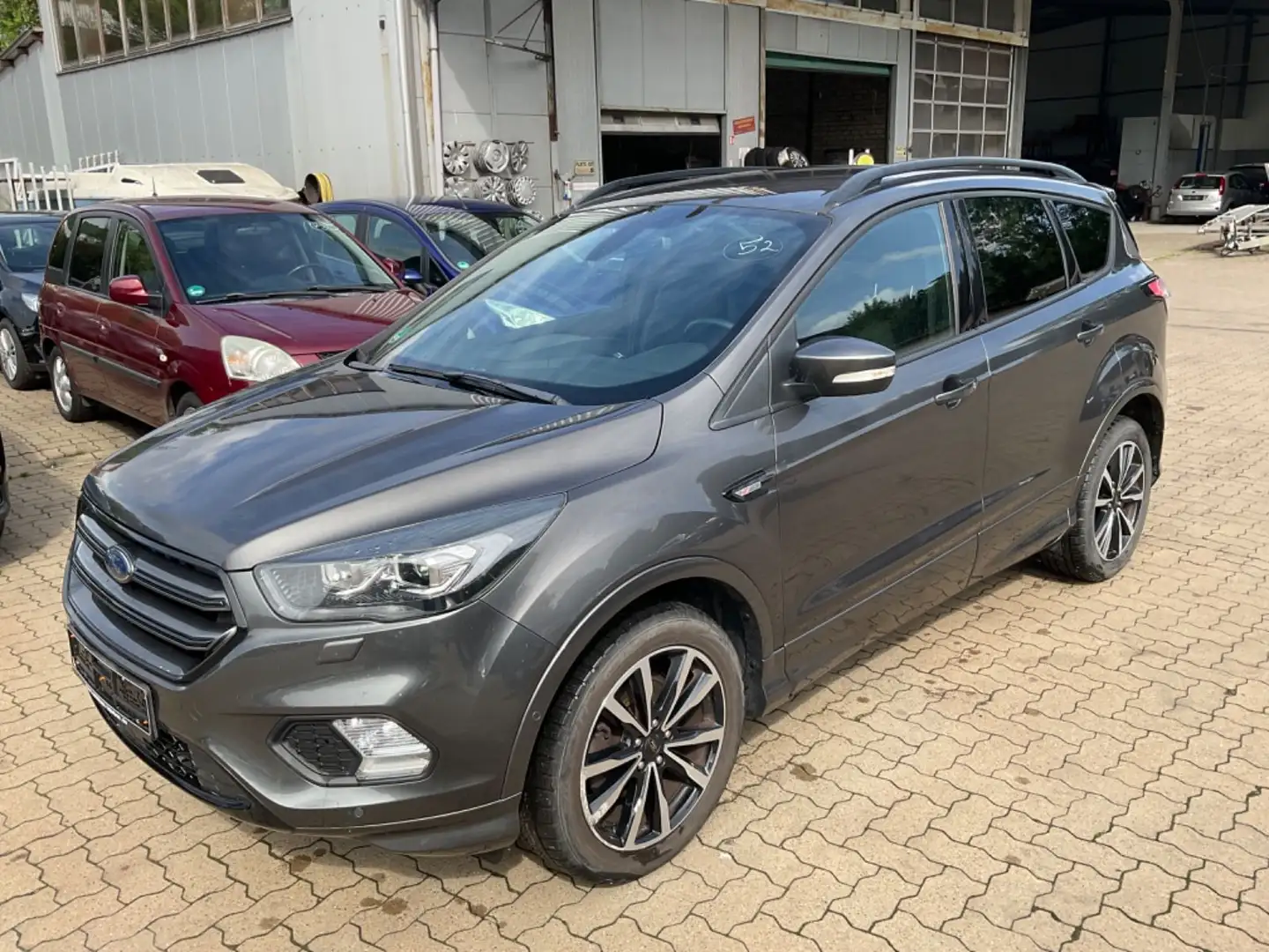 Ford Kuga ST-Line *TÜV 10.2025* *WENIG KM* Grau - 1