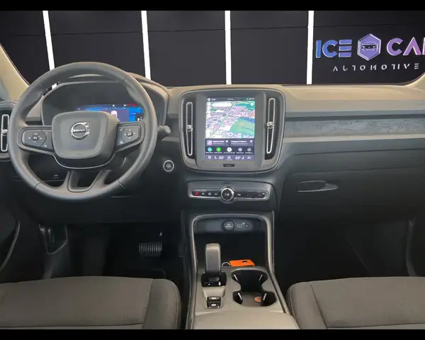 Volvo XC40 view 13