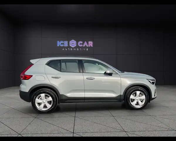 Volvo XC40 view 4