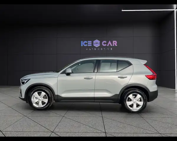 Volvo XC40 view 8