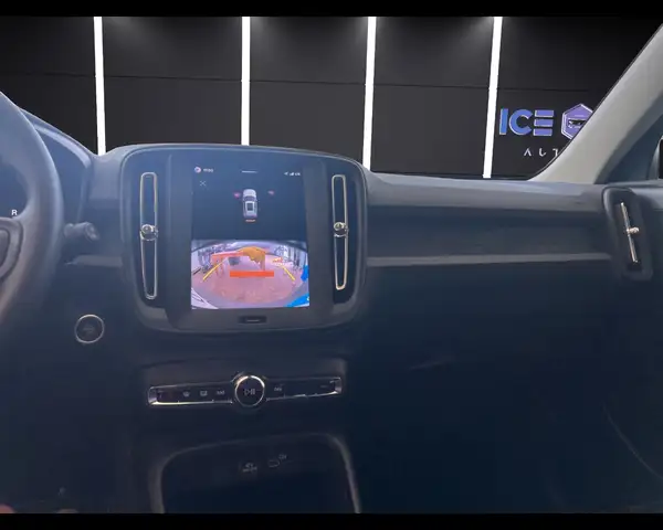 Volvo XC40 view 14