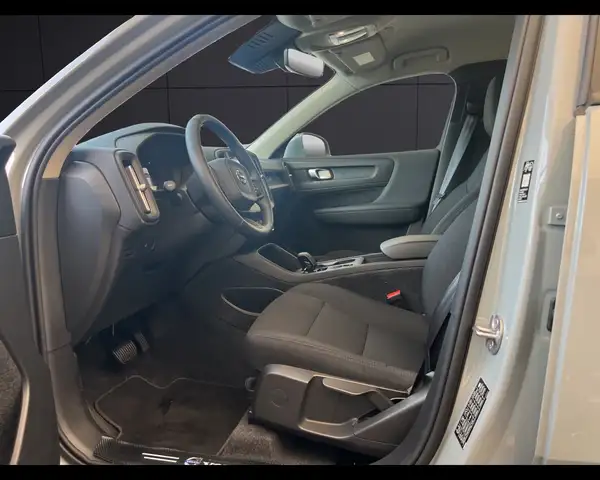 Volvo XC40 view 9