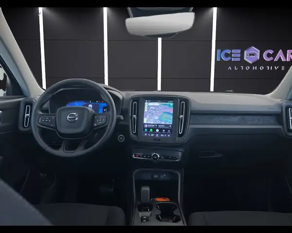 Volvo XC40 view 10