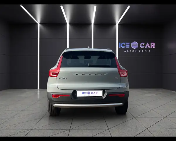 Volvo XC40 view 6