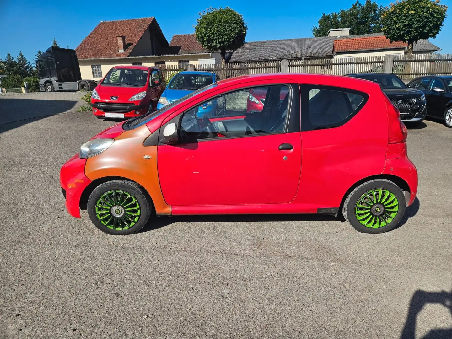 Peugeot 107 Petit Filou Rot - 1