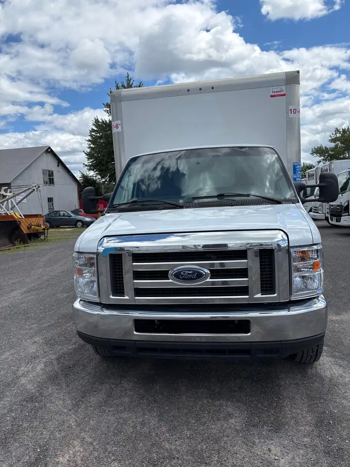 Ford E-Series Cutaway снимка Ford E-Series Cutaway