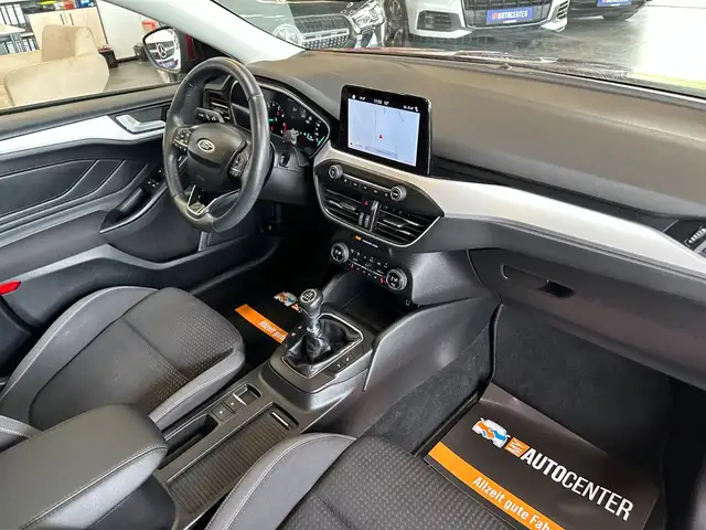 Ford Focus view 9