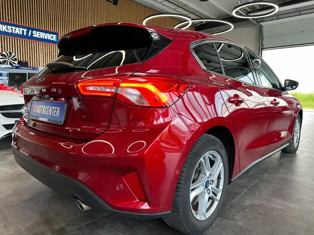 Ford Focus view 2