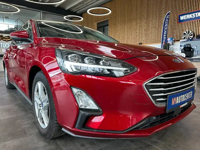 Ford Focus view 3