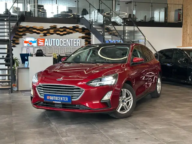 Ford Focus Lim. *Pano*Kamera*AHK*LED*