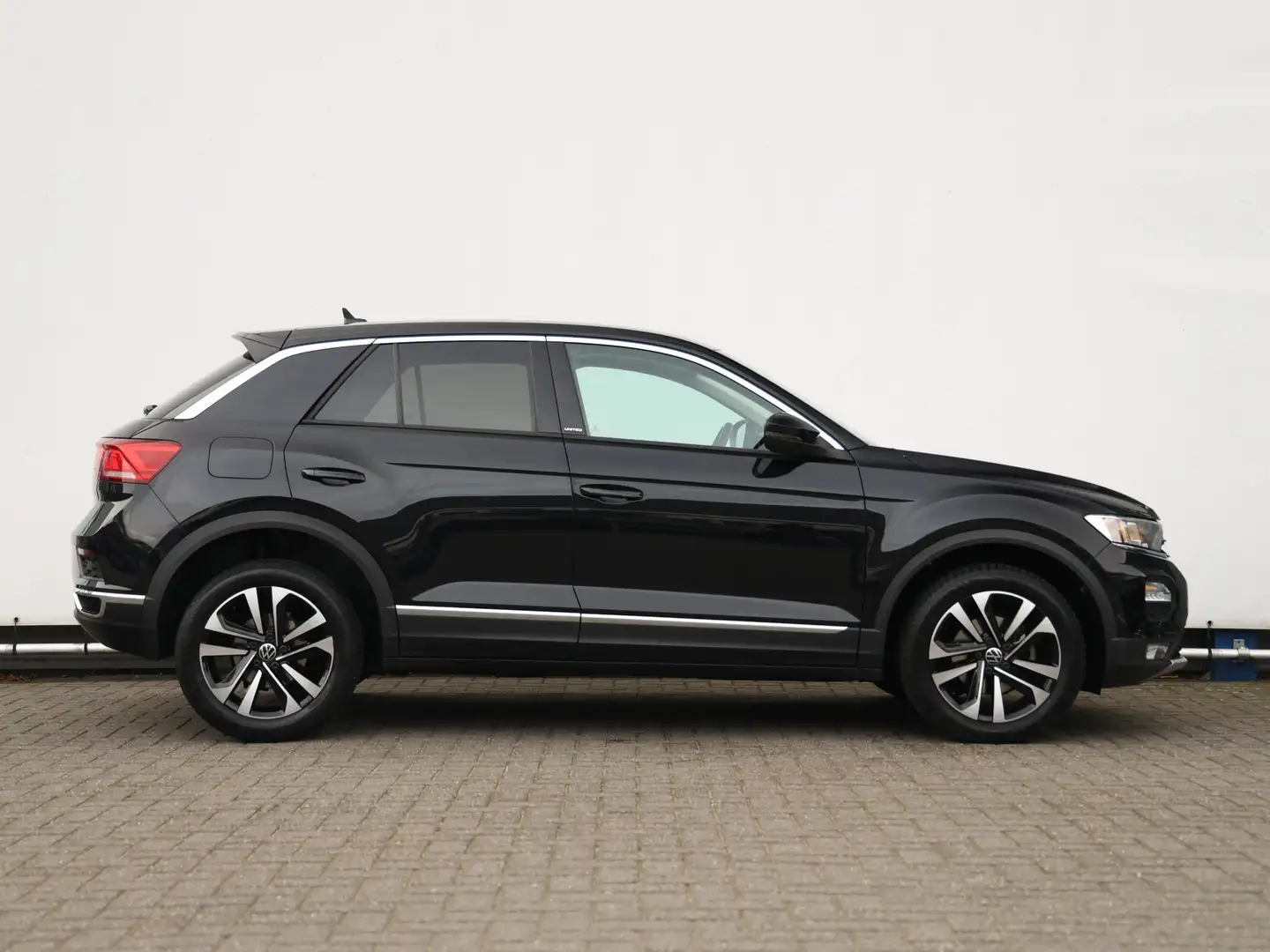 Volkswagen T-Roc 1.0 TSI Style Business 110pk | Dealer onderhouden Noir - 2