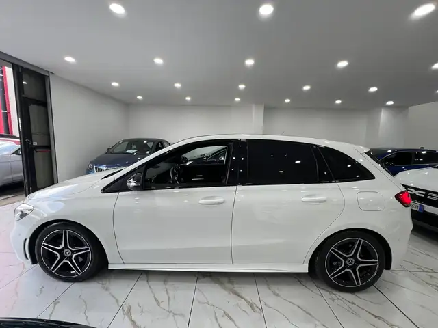Mercedes-Benz B-Class view 3