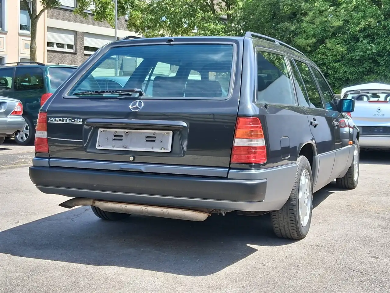 Mercedes-Benz 200 Bild 3
