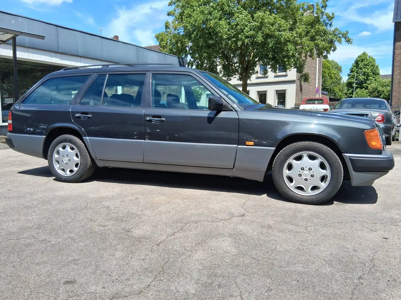 Mercedes-Benz 200 Bild 2