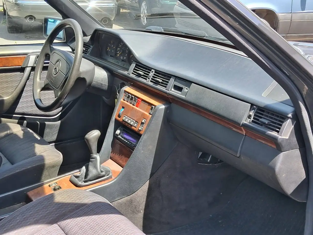 Mercedes-Benz 200 Bild 13