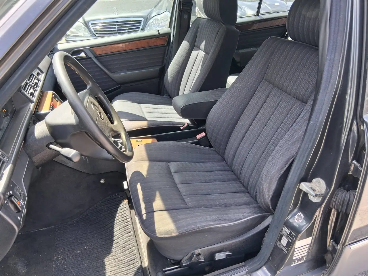 Mercedes-Benz 200 Bild 10
