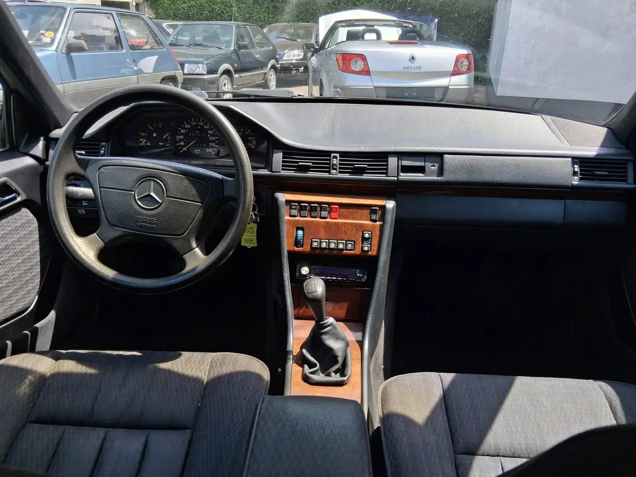 Mercedes-Benz 200 Bild 14