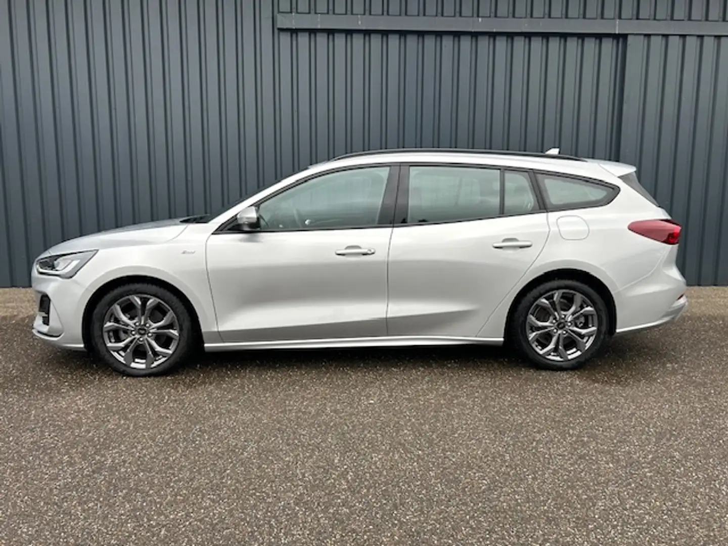 Ford Focus Wagon 1.0 EcoBoost Hybrid 125pk ST-Line | 17.000 K Grigio - 2
