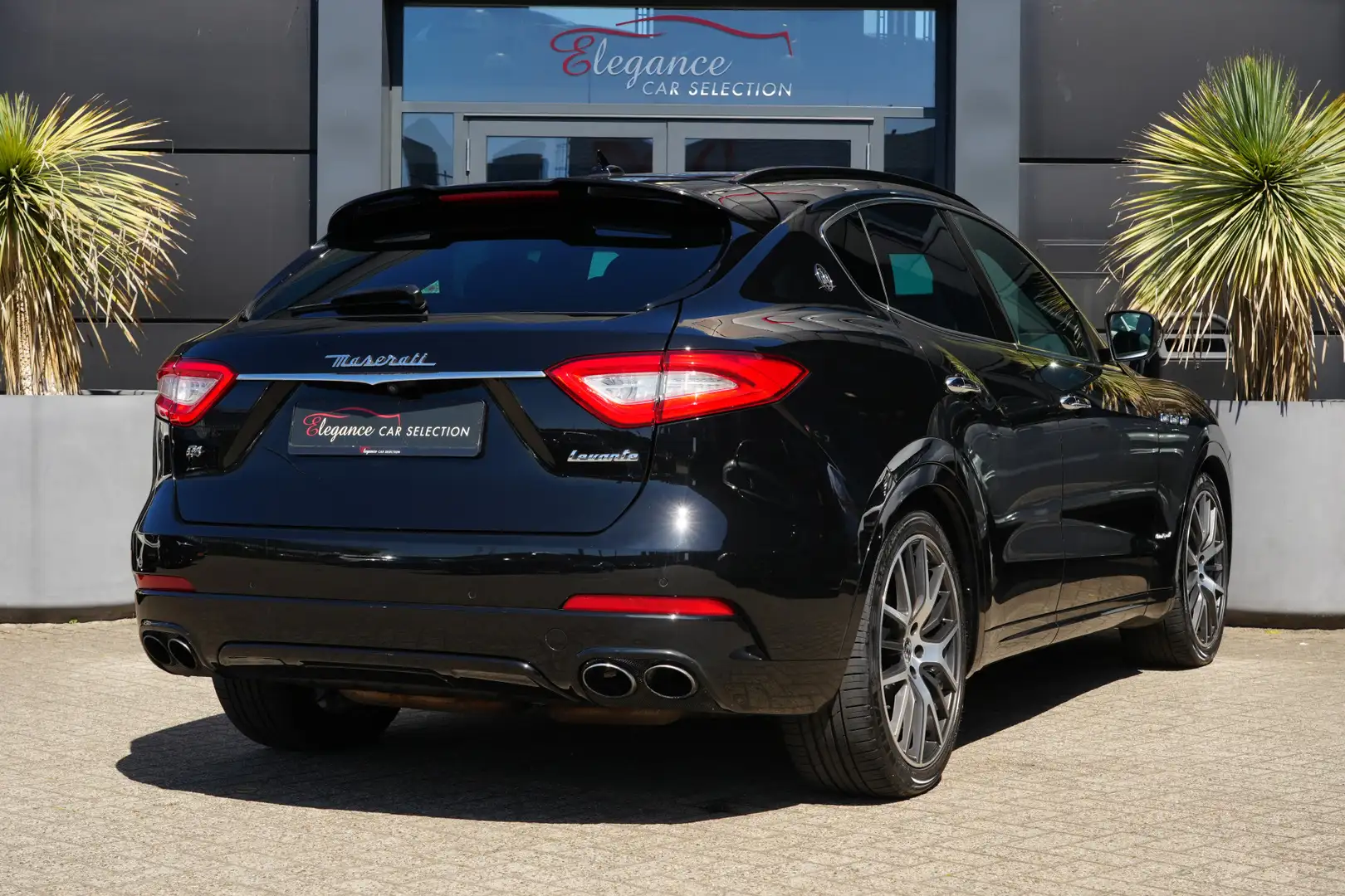 Maserati Levante 3.0 V6 AWD GranSport 350pk Panoramadak/Stoelverwar Fekete - 2