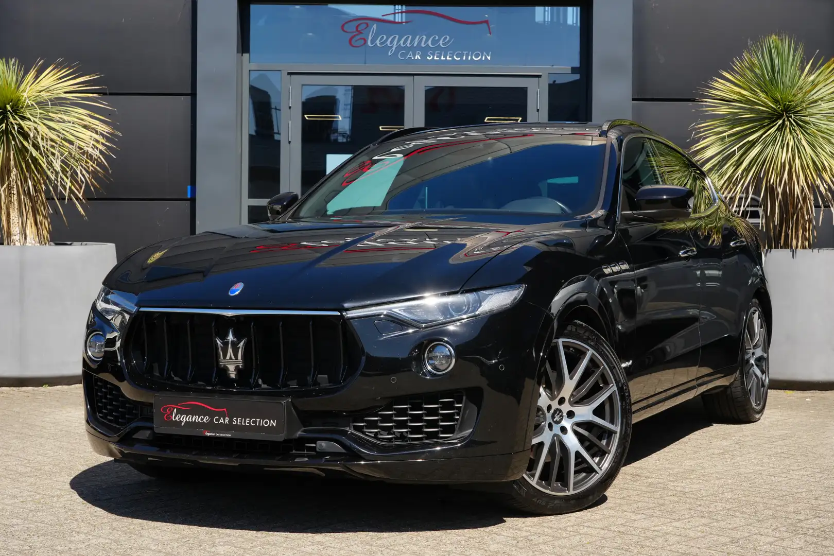 Maserati Levante 3.0 V6 AWD GranSport 350pk Panoramadak/Stoelverwar Fekete - 1