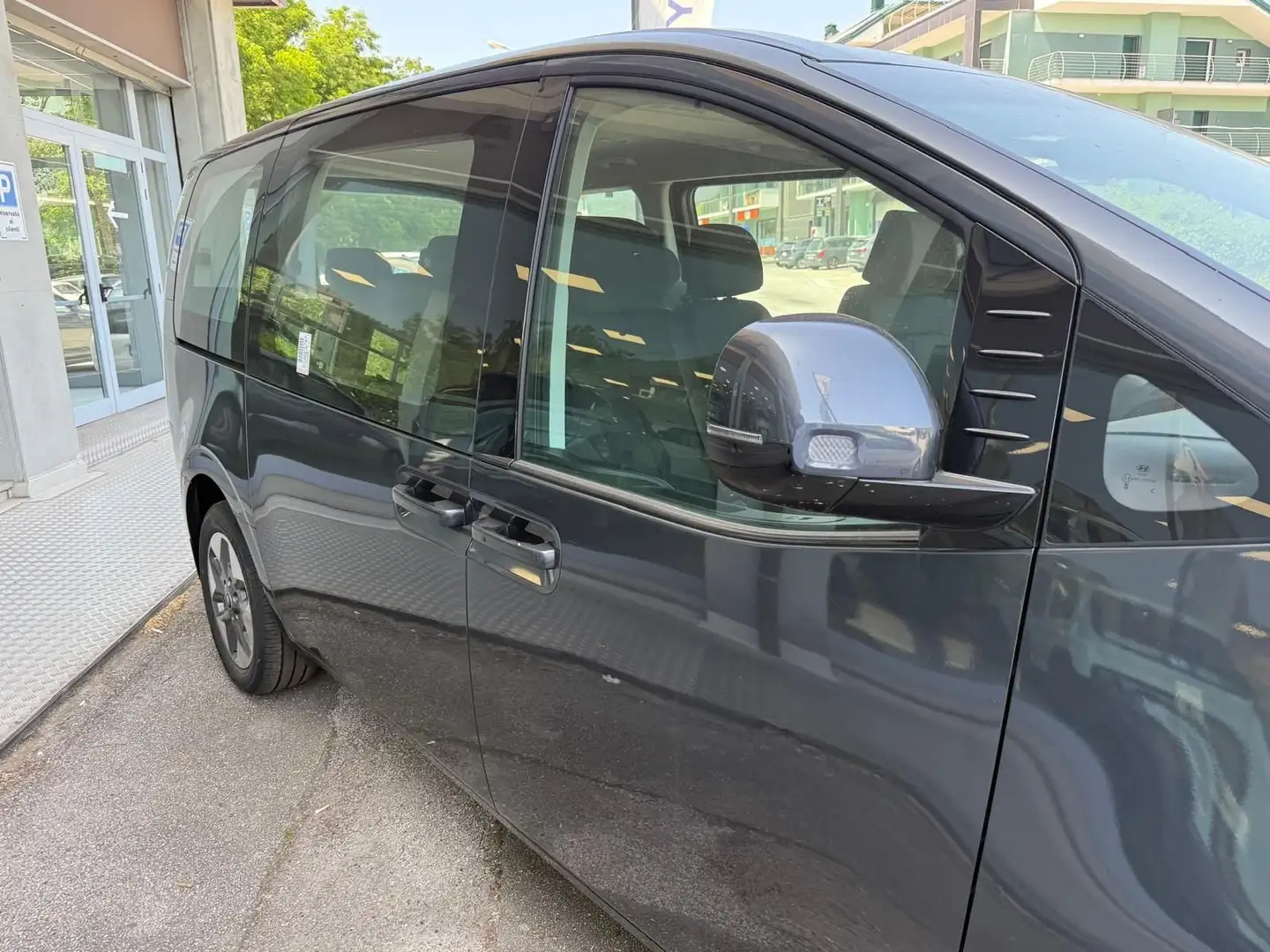 Hyundai STARIA 1.6 HEV AT 2WD 9 posti Wagon - 2