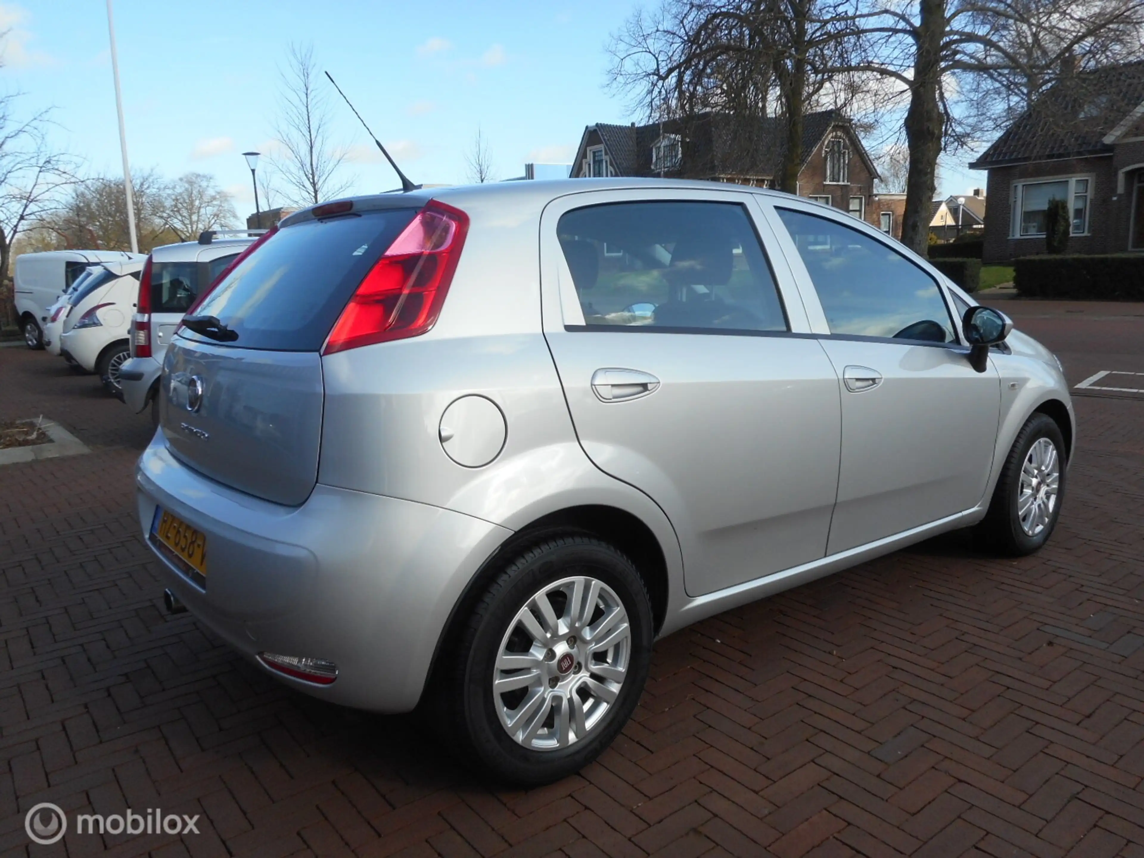 Fiat Punto TwinAir Turbo 100PK Edizione Cool 5drs METALLIC LA — photo 4