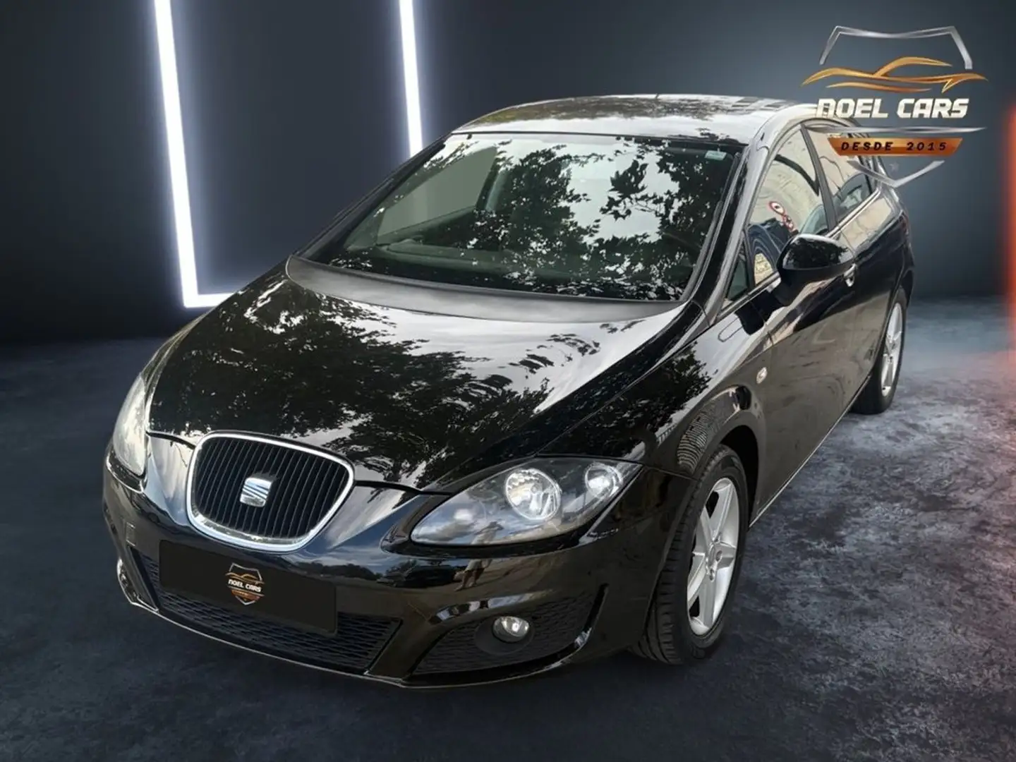 SEAT Leon 1.6 TDI 105cv EEcomotive Reference Copa Negro - 1