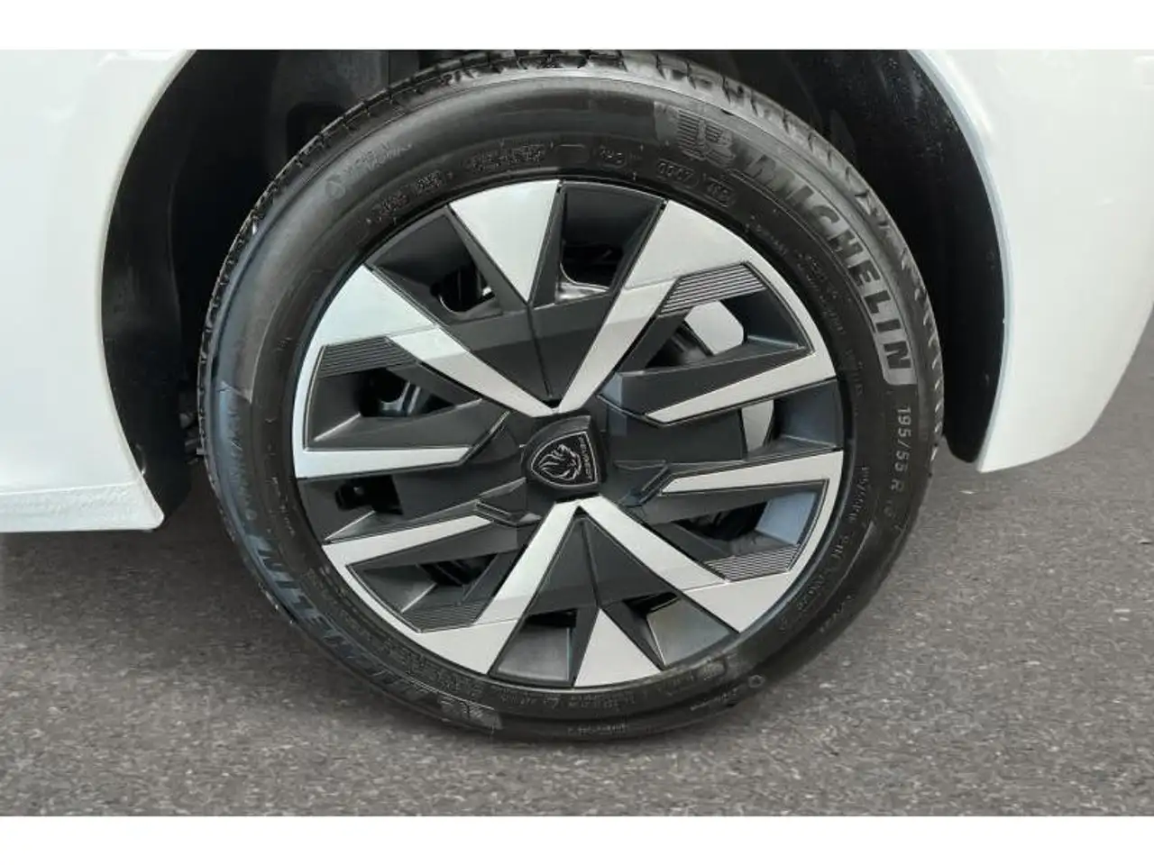 Peugeot 208 STYLE 19