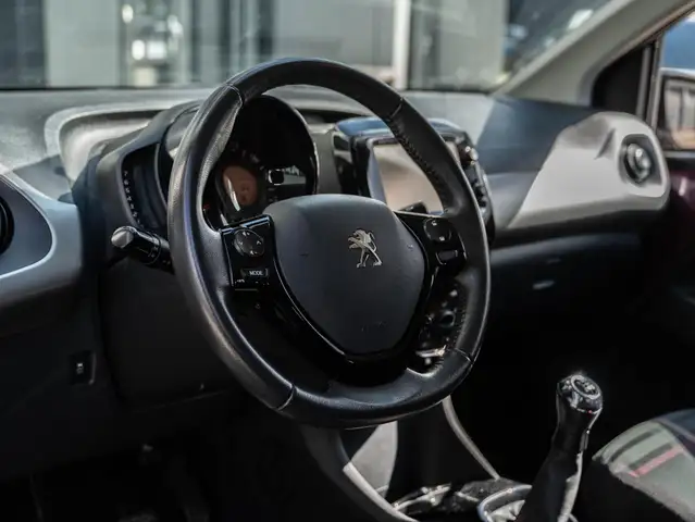 Peugeot 108 view 10