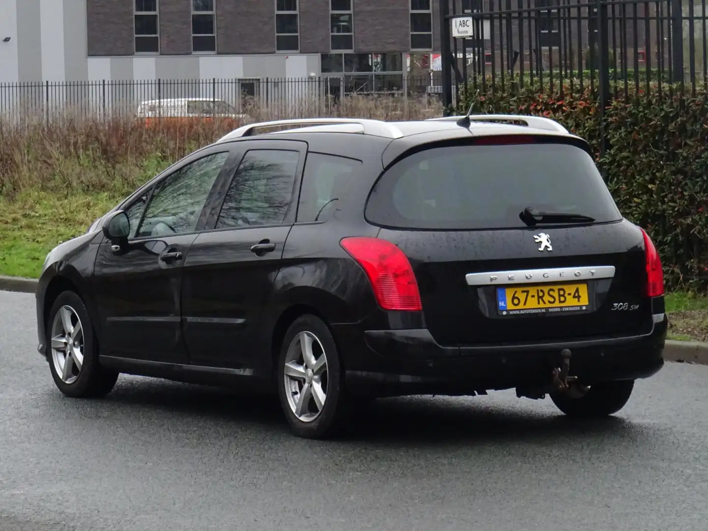 Peugeot 308 SW 1.6 THP Signature PANORAMADAK/NAVI/PDC/APK Zwart - 2