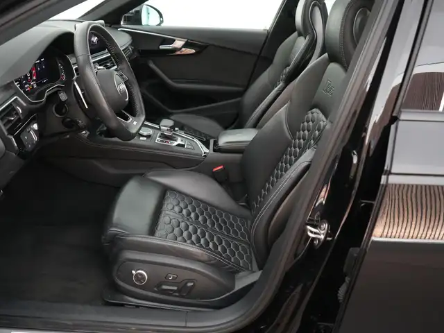 Audi RS4 view 9