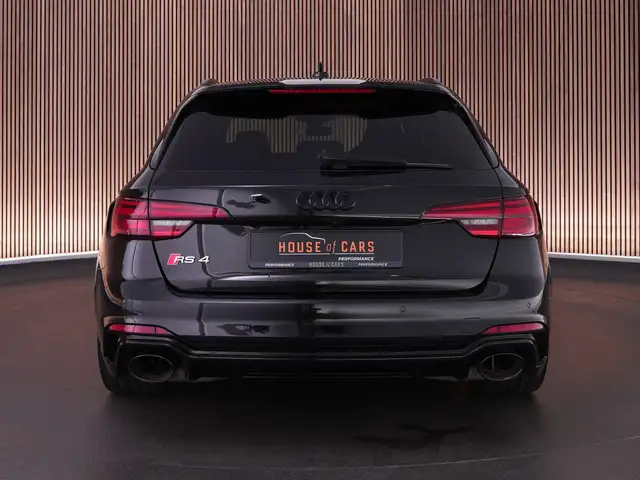 Audi RS4 view 12