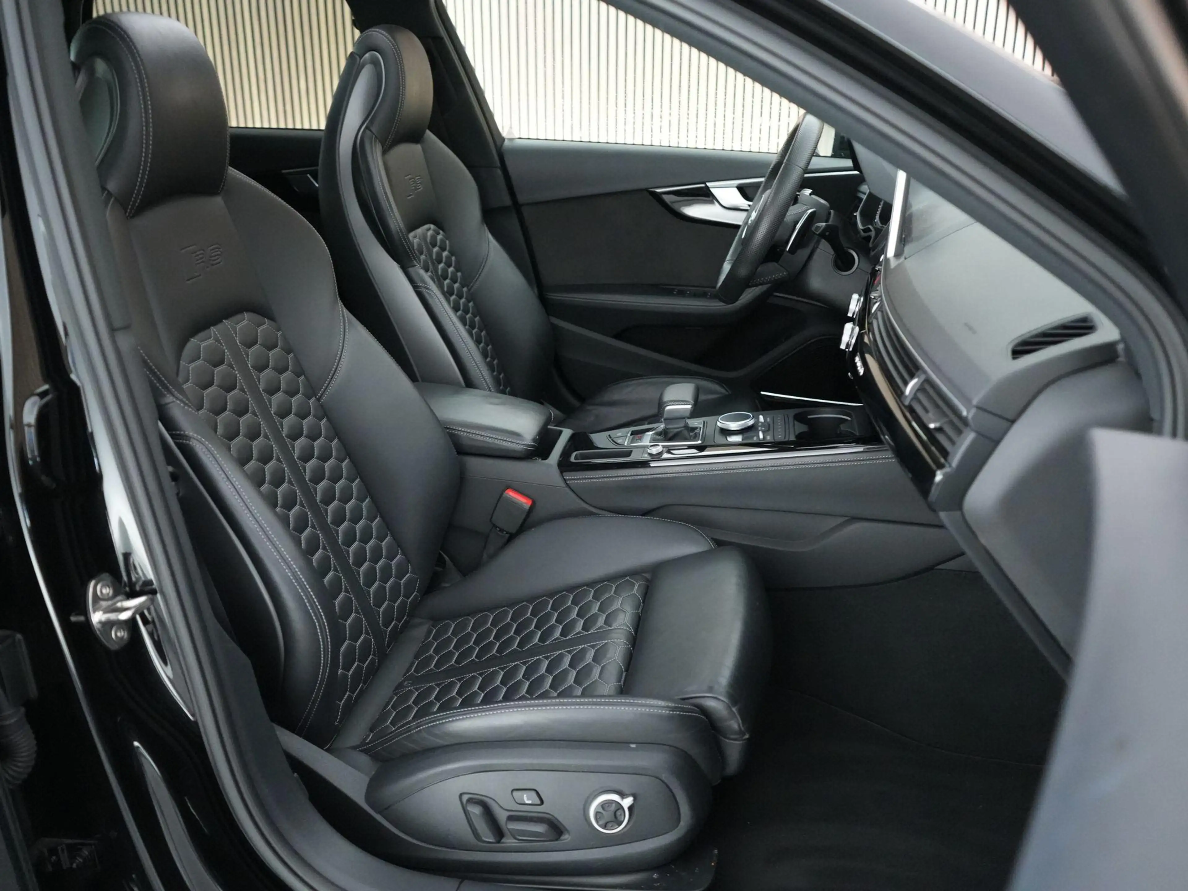 Audi RS4 Avant 2.9 450pk TFSI Quattro Pro Line Plus |RS-sea — photo 3