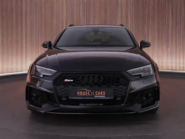 Audi RS4 view 11