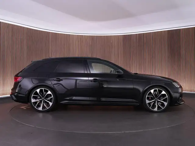 Audi RS4 view 7