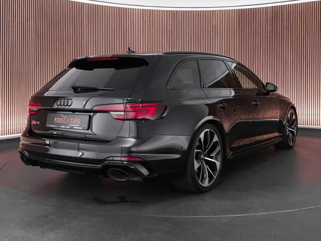 Audi RS4 view 2