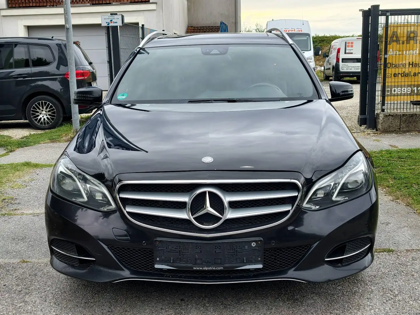 Mercedes-Benz E 250 E 250 BlueTec 4Matic (212.297) Schwarz - 1