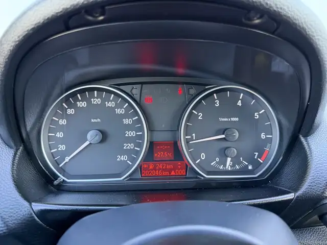 BMW 1 Series view 4
