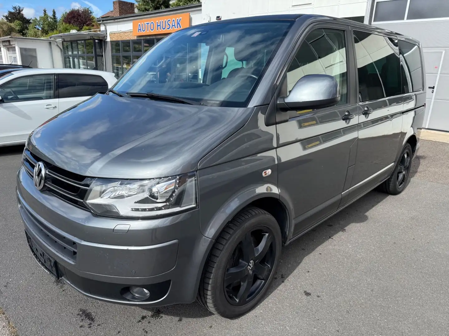 Volkswagen T5 Multivan Edition 25 DSG RFK Navi Bi-Xenon 18" Grau - 1