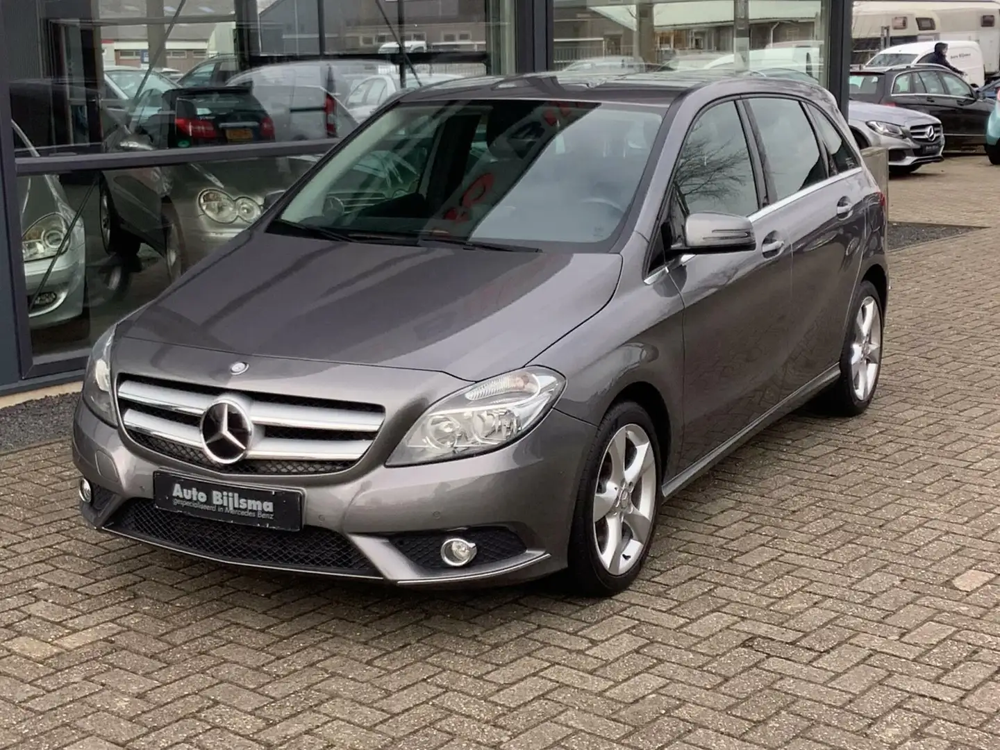 Mercedes-Benz B 180 Ambition, automaat, cruise, parkeersensoren, navi, Grau - 2