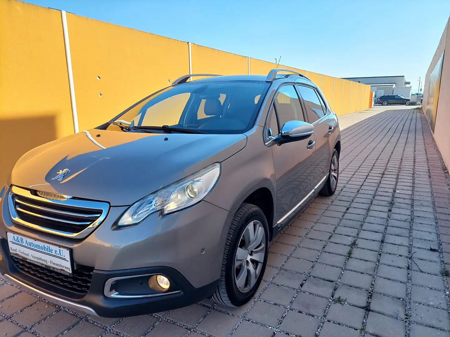 Peugeot 2008 1,6 VTi Allure Erster Besitz Braun - 1