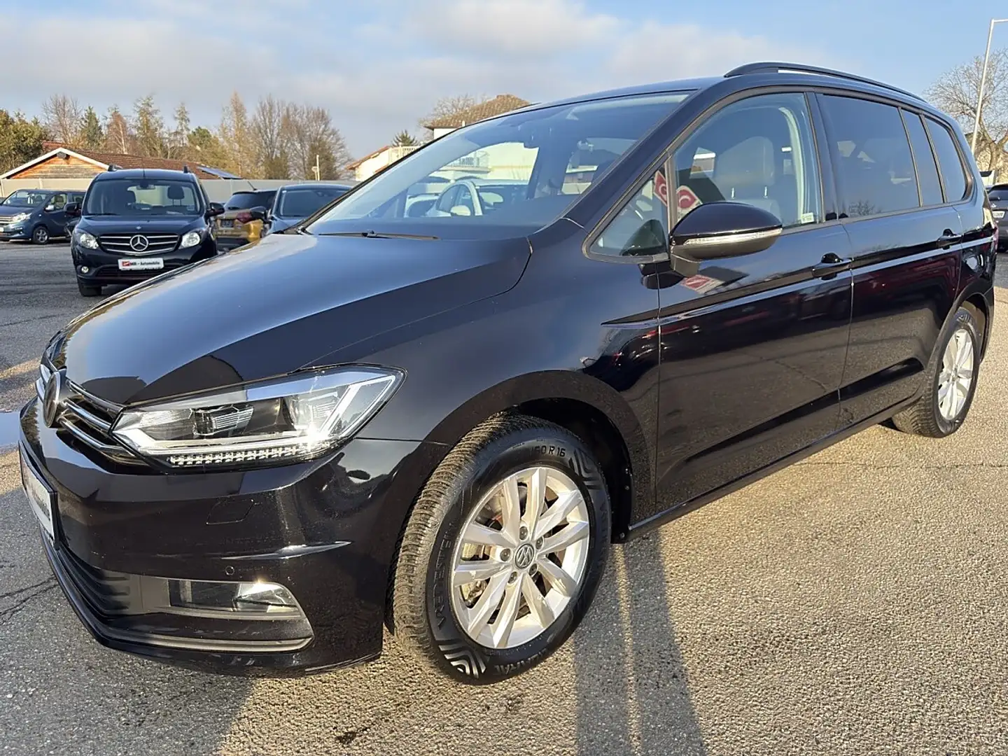 Volkswagen Touran Comfortline 1,6 SCR TDI DSG Schwarz - 2