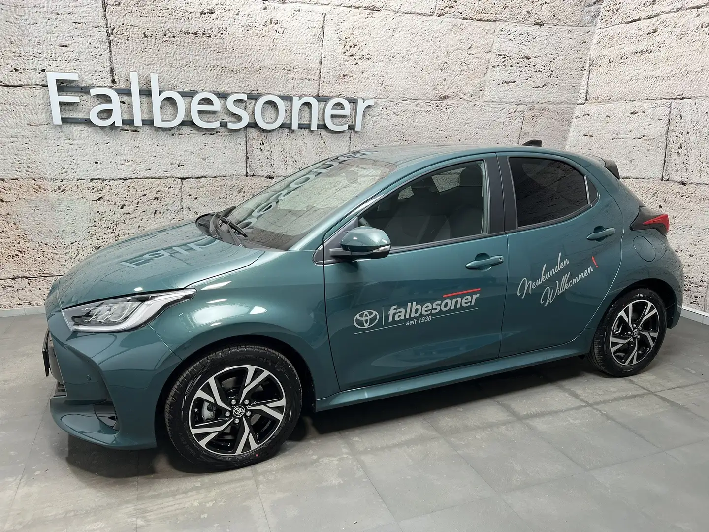 Toyota Yaris 1,5 Hybrid Active Drive + Safety P. "3,99% Fixzins Grün - 2