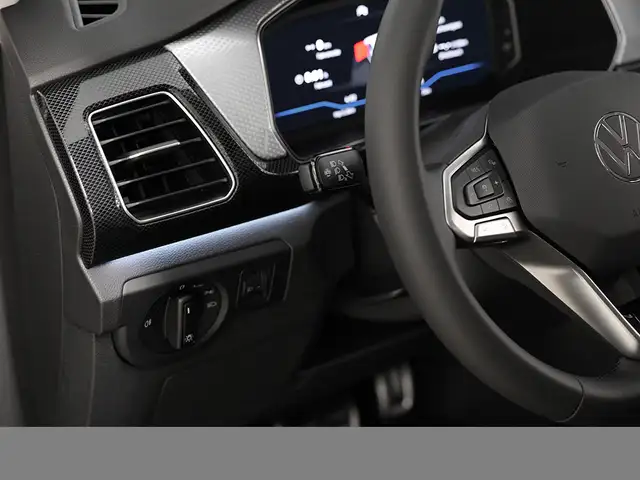 Volkswagen T-Cross view 9