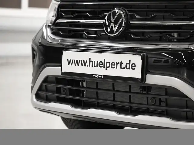 Volkswagen T-Cross view 6