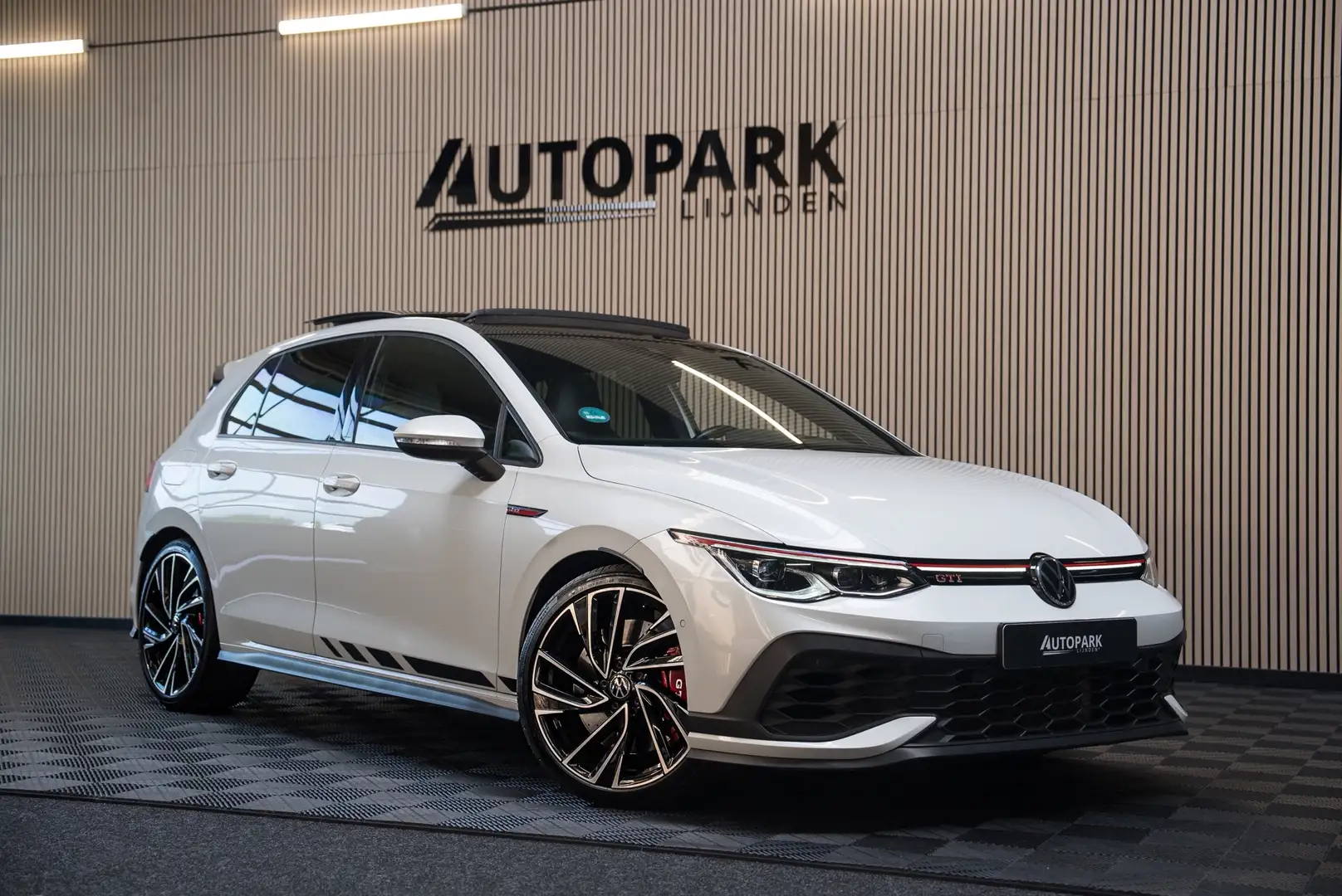 Volkswagen Golf GTI 2.0 TSI CLUBSPORT PANO/H&K/LEDER/HUD/MEMORY/IQLIGH Wit - 1